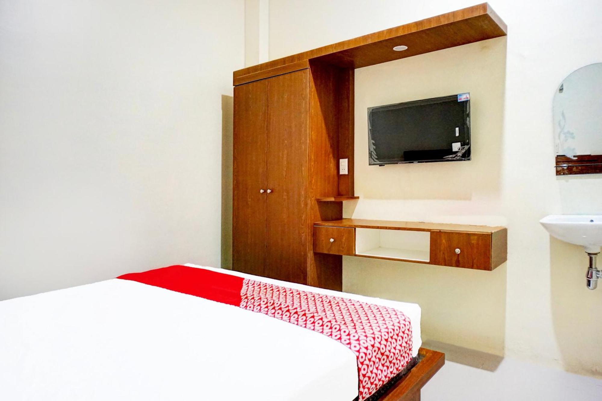 Oyo 94105 P&G Guest House 棉兰 外观 照片