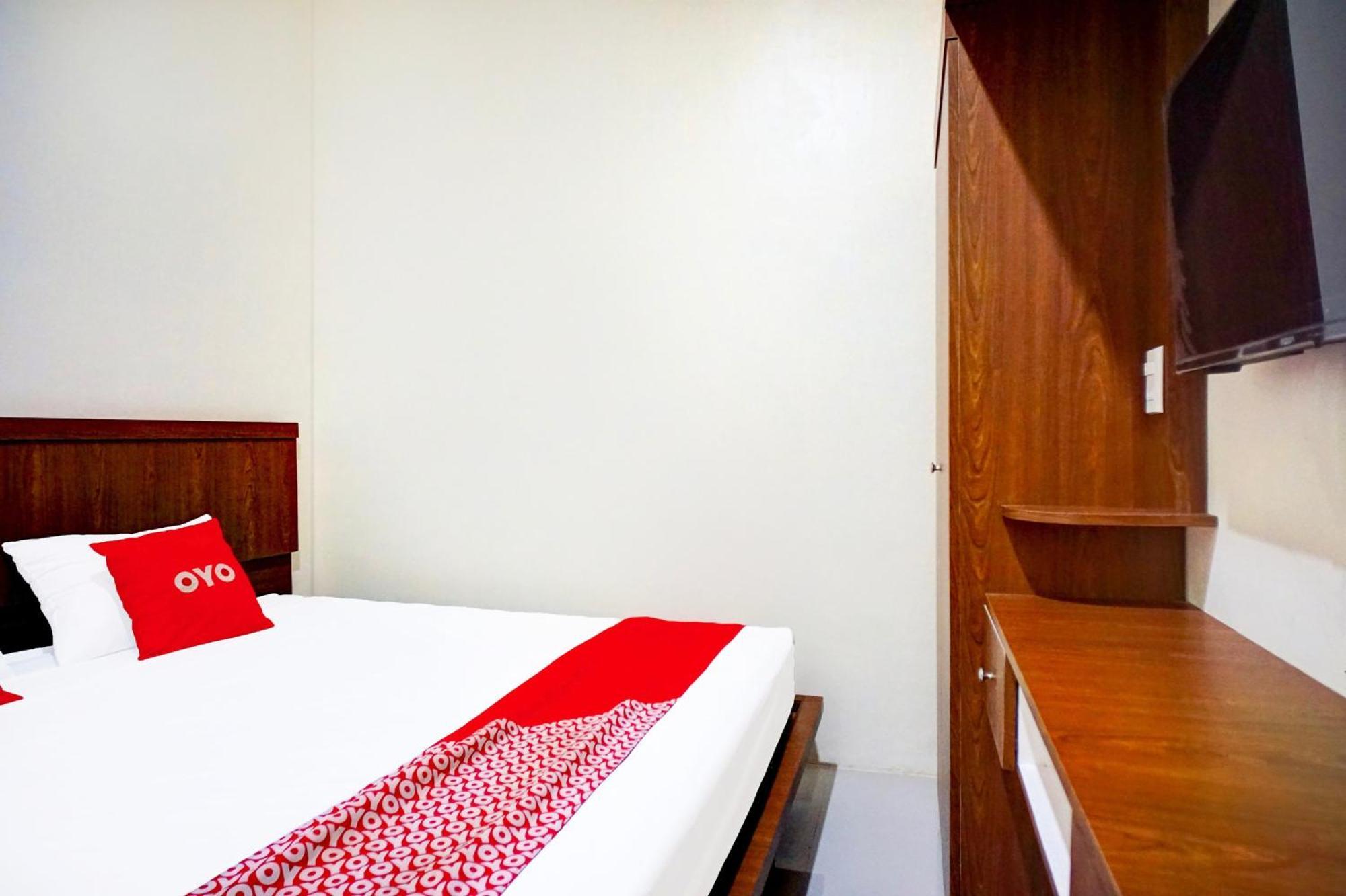 Oyo 94105 P&G Guest House 棉兰 外观 照片