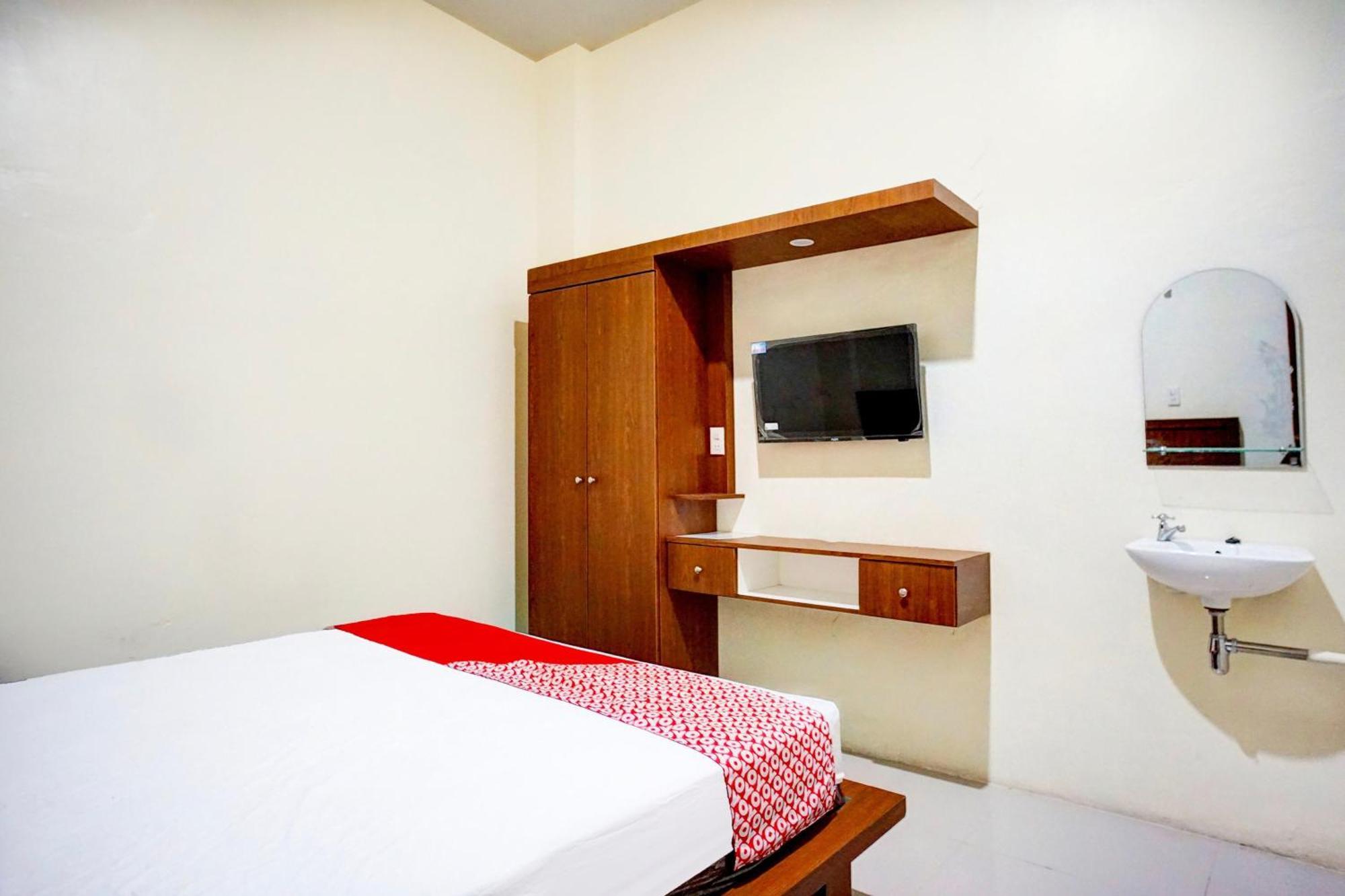 Oyo 94105 P&G Guest House 棉兰 外观 照片