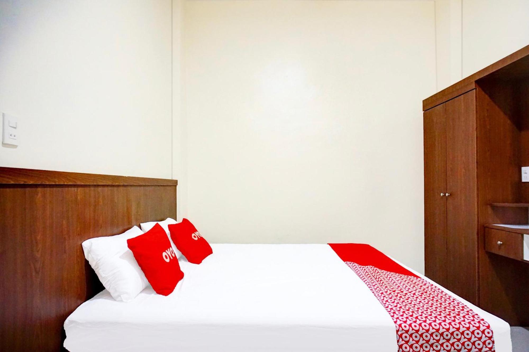 Oyo 94105 P&G Guest House 棉兰 外观 照片