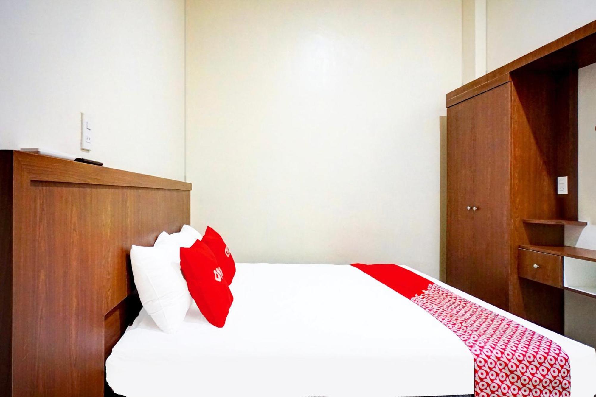 Oyo 94105 P&G Guest House 棉兰 外观 照片