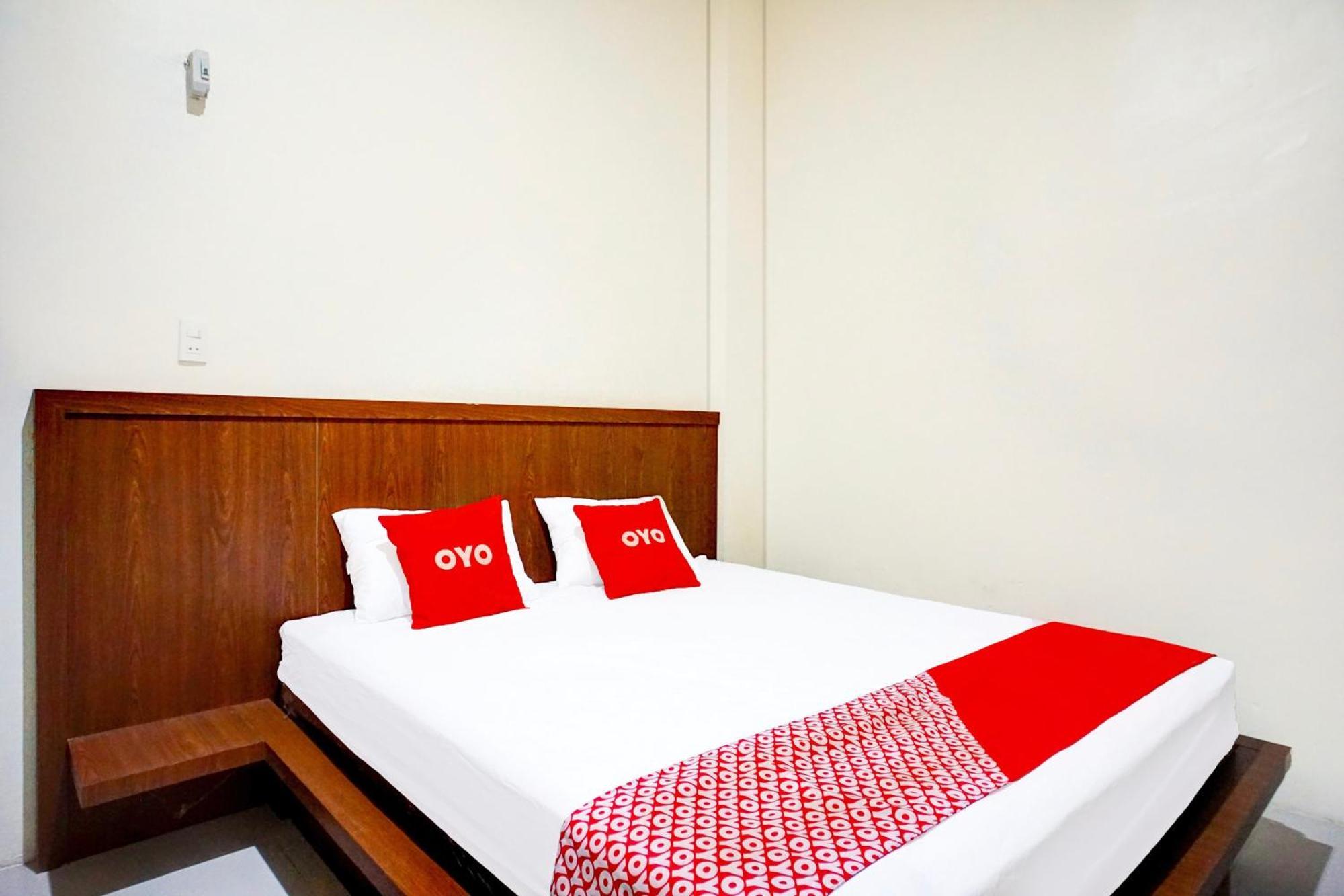 Oyo 94105 P&G Guest House 棉兰 外观 照片