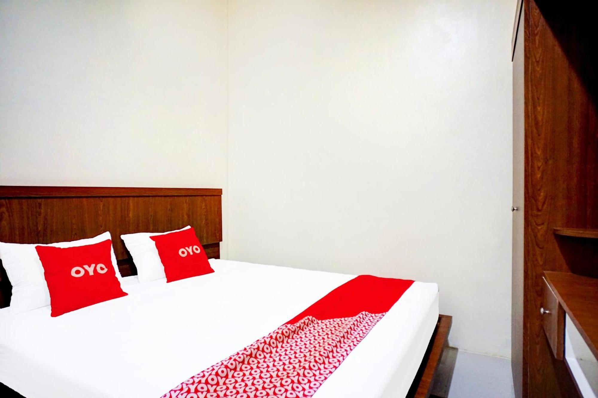 Oyo 94105 P&G Guest House 棉兰 外观 照片